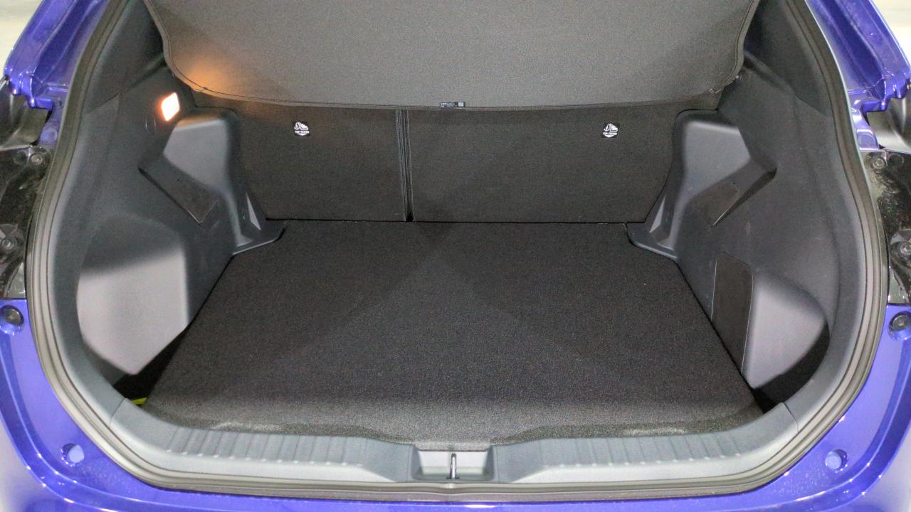 TOYOTA YARIS CROSS HYBRIDE 130H 2WD BVA DESIGN SUREQUIPE (RADARS AV-AR, SIÈGES CHAUFFANTS, ANGLES MORTS) – Image 5
