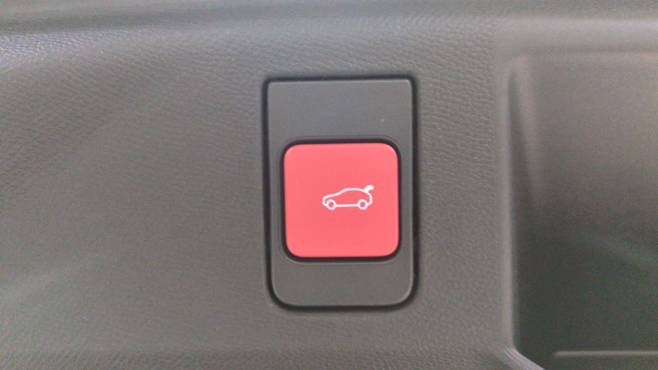 PEUGEOT 5008 HYBRID 145 BVA E-DCS6 7PL GT – Image 7
