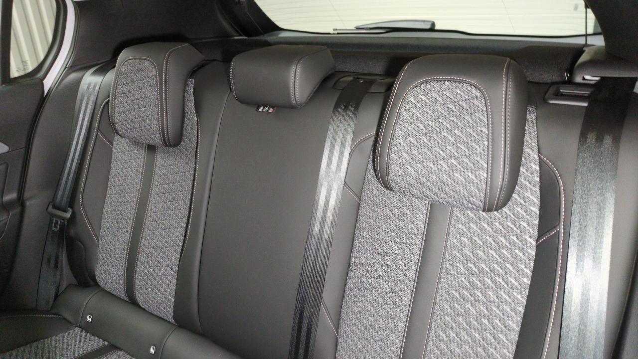 PEUGEOT 308 NOUVELLE HYBRID 145 BVA E-DCS6 ALLURE + PACK VISION 360 – Image 7