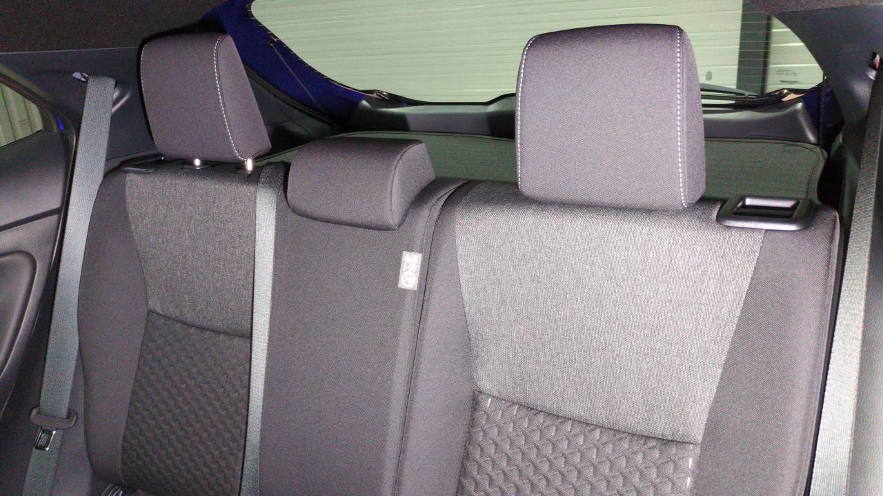 TOYOTA YARIS CROSS HYBRIDE 130H 2WD BVA DESIGN SUREQUIPE (RADARS AV-AR, SIÈGES CHAUFFANTS, ANGLES MORTS) – Image 7
