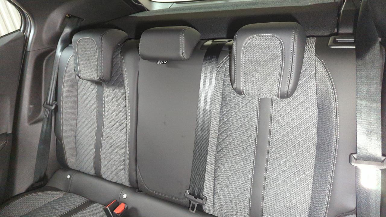 PEUGEOT 2008 HYBRID 145 CH BVA E-DCS6 ALLURE + PACK NAVIGATION & ACCESS + PACK VISION & DRIVE ASSIST PLUS – Image 7